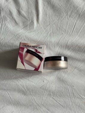 laura mercier Translucent Loose Setting Powder